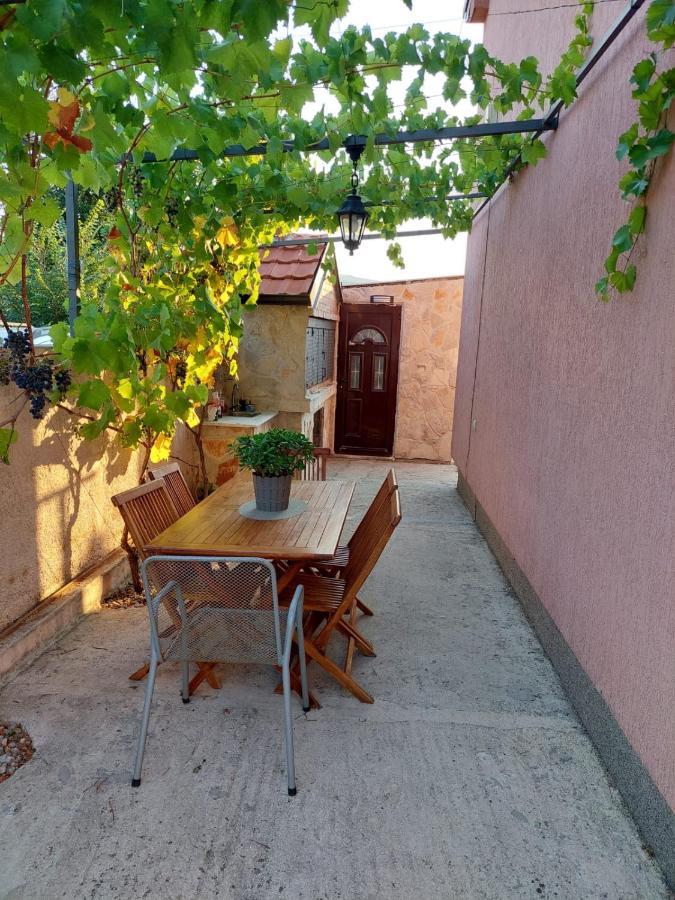 Green Oasis Apartment Kotor Luaran gambar